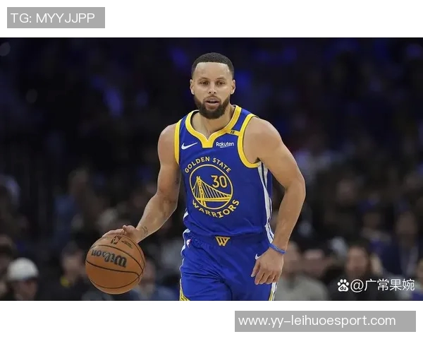 库里半场20分5记三分创纪录领先利拉德克莱紧随其后争夺第二位
